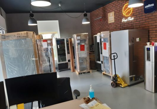 Kaffeevollautomaten Snackautomaten vor Auslieferung