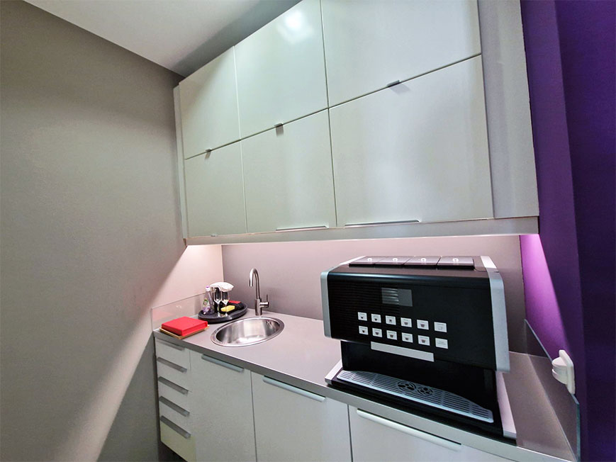 Kompakter Kaffeeautomat für Teeküche und Büro